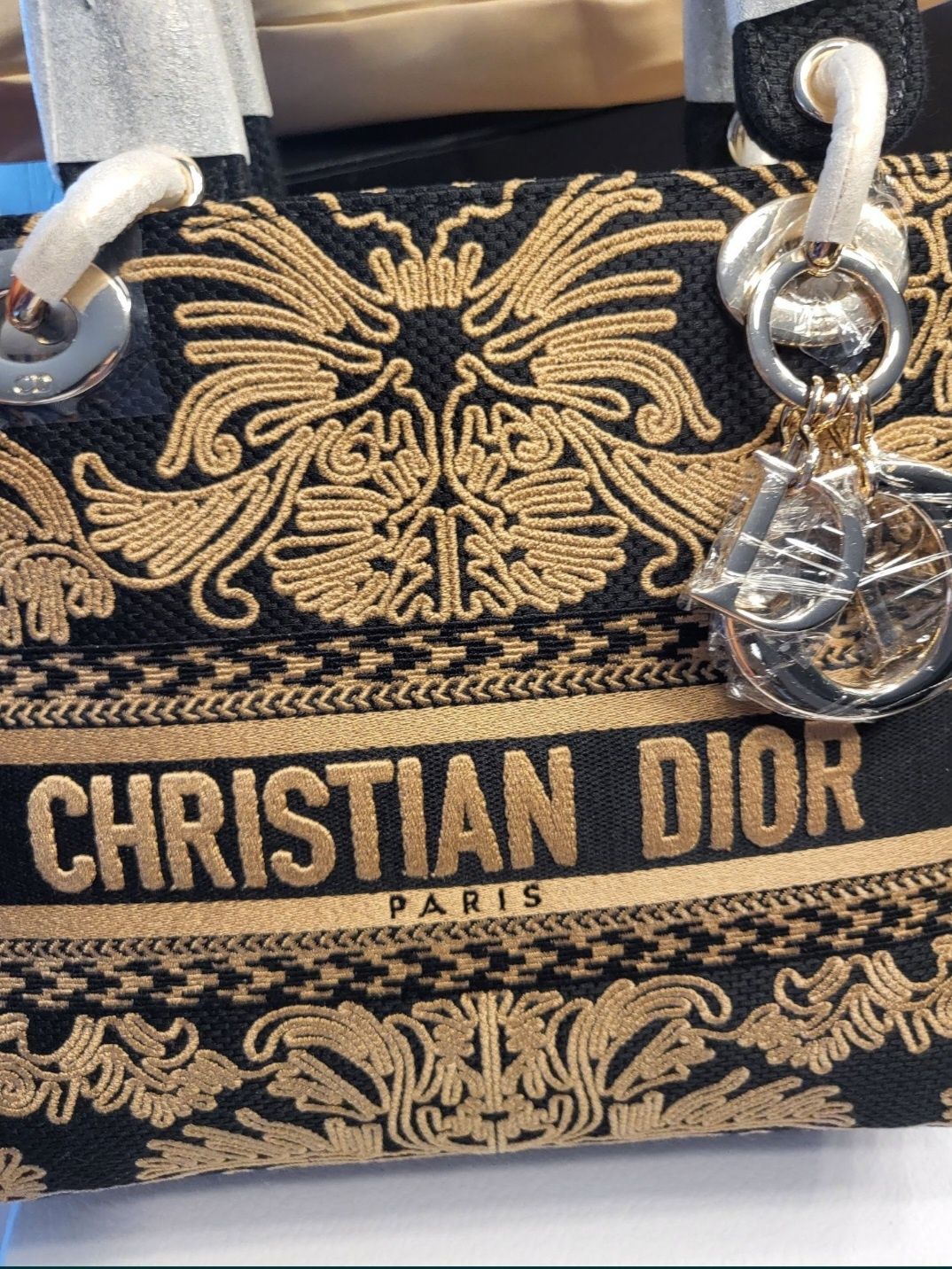 Налична чанта Dior бродирана