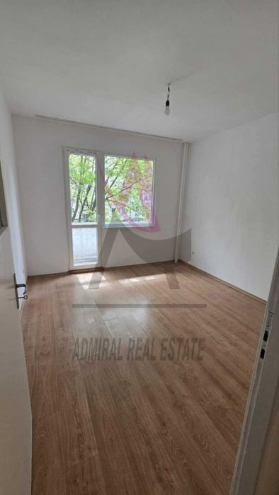 Топ локация -Базар Левски -тристаен