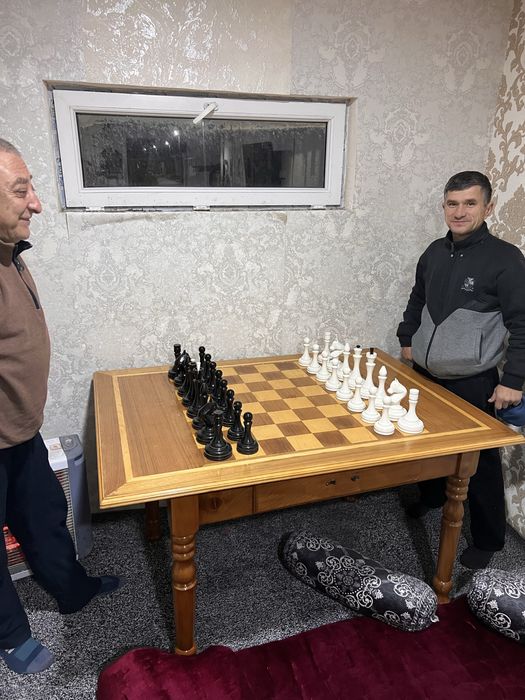 Shaxmat sto’l kamplekt.