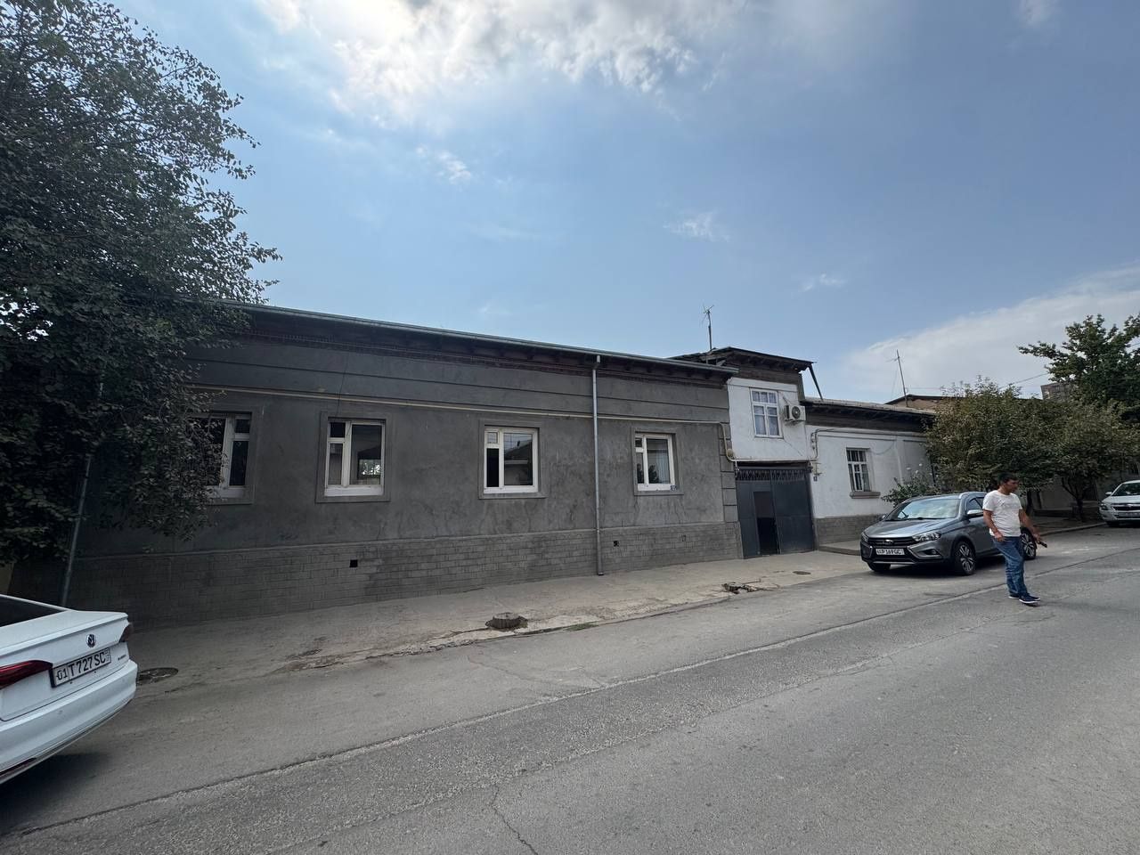 Uch tepa tumani Sakokiy mahalla 5.05 sotu fasad 17.5 m 
150.000$