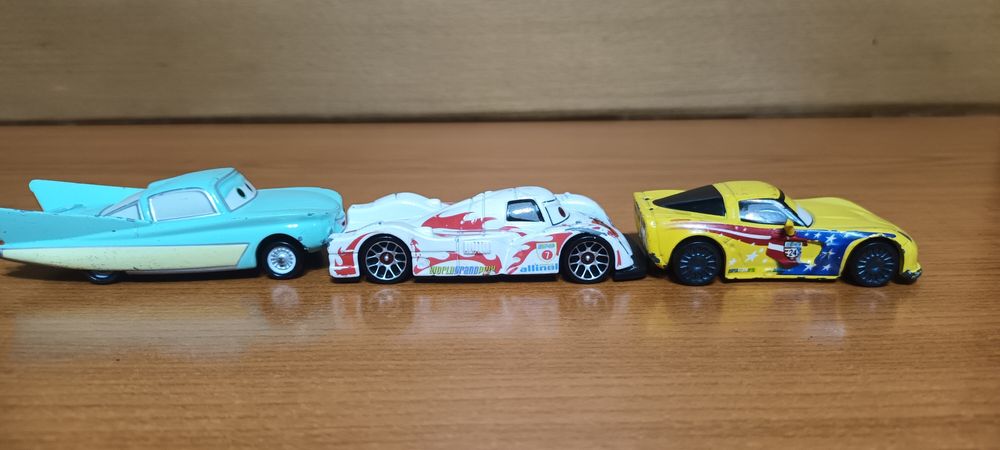 Vănd lot maşinuțe Disney Cars