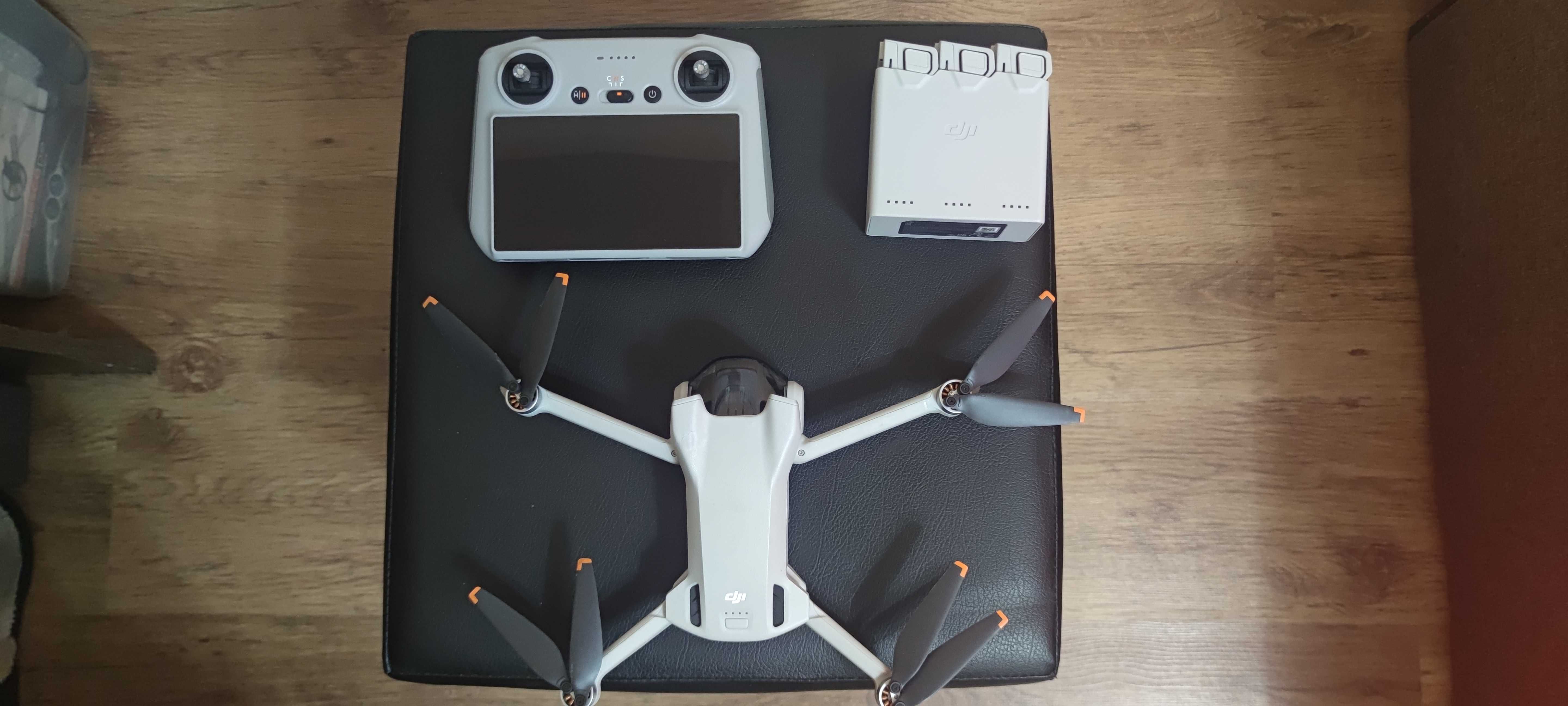 DJI Mini 3 Fly More Combo + RC контролер с екран - дрон Престиж