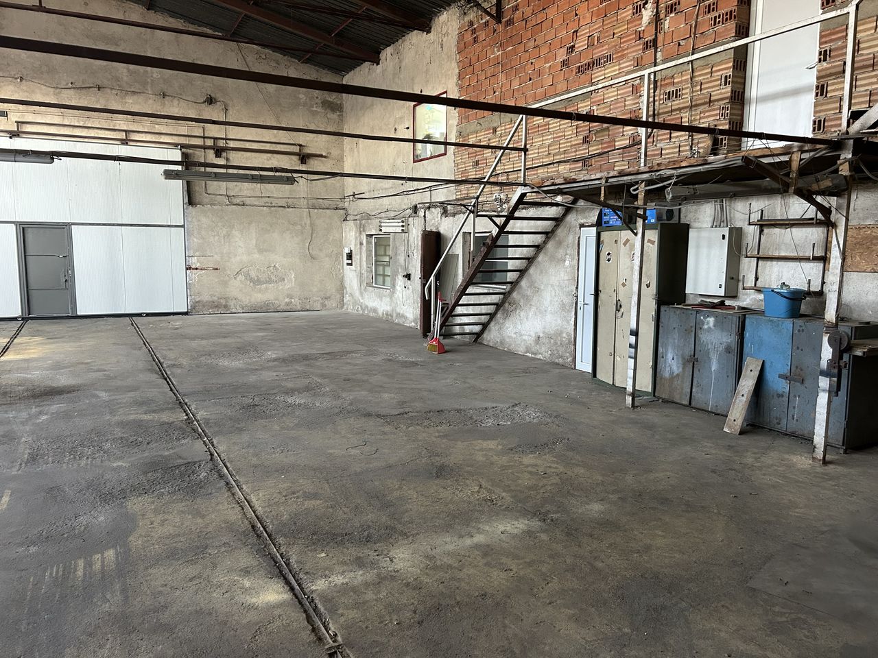Дава се под наем Промишлена сграда в София, Требич - 270 кв.м за 1377 € - Снимка #3