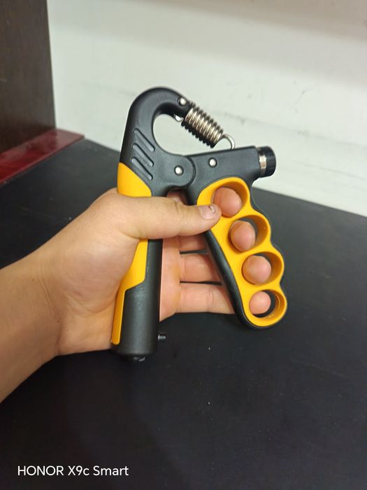 Telefon bonus 2gb fleshka  espandr 100kg  kalonka 3 ta maxsulot