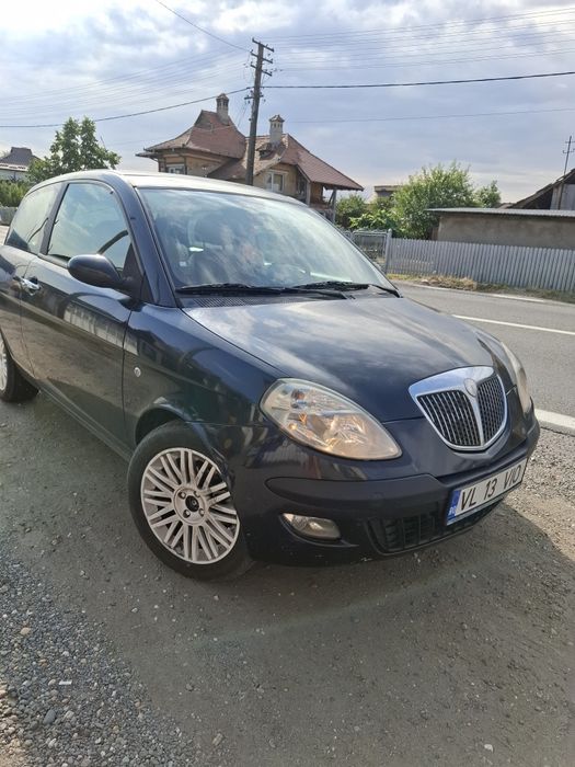 Vând Lancia Ypsilon