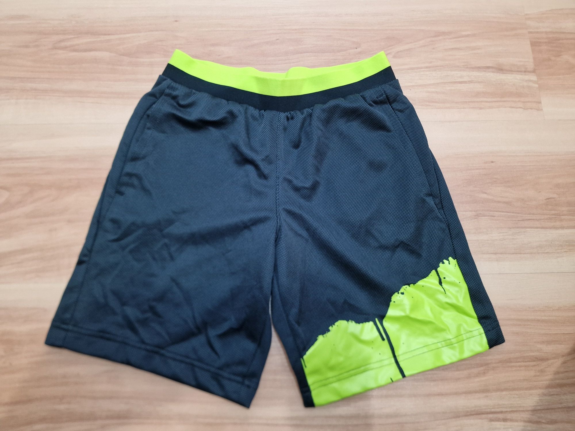 Pantaloni scurți Adidas 9-10 ani