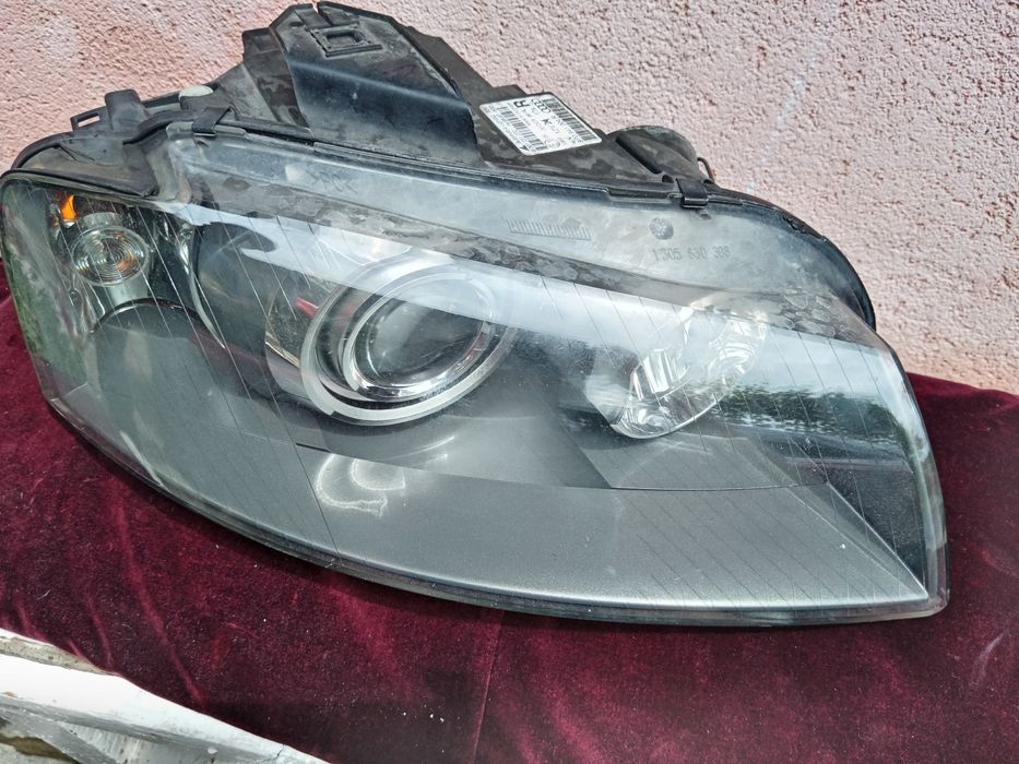 Far dreapta bixenon audi a3 8p