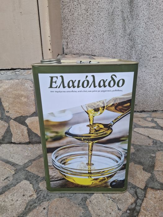 Домашен пресен гръцки зехтин 100%