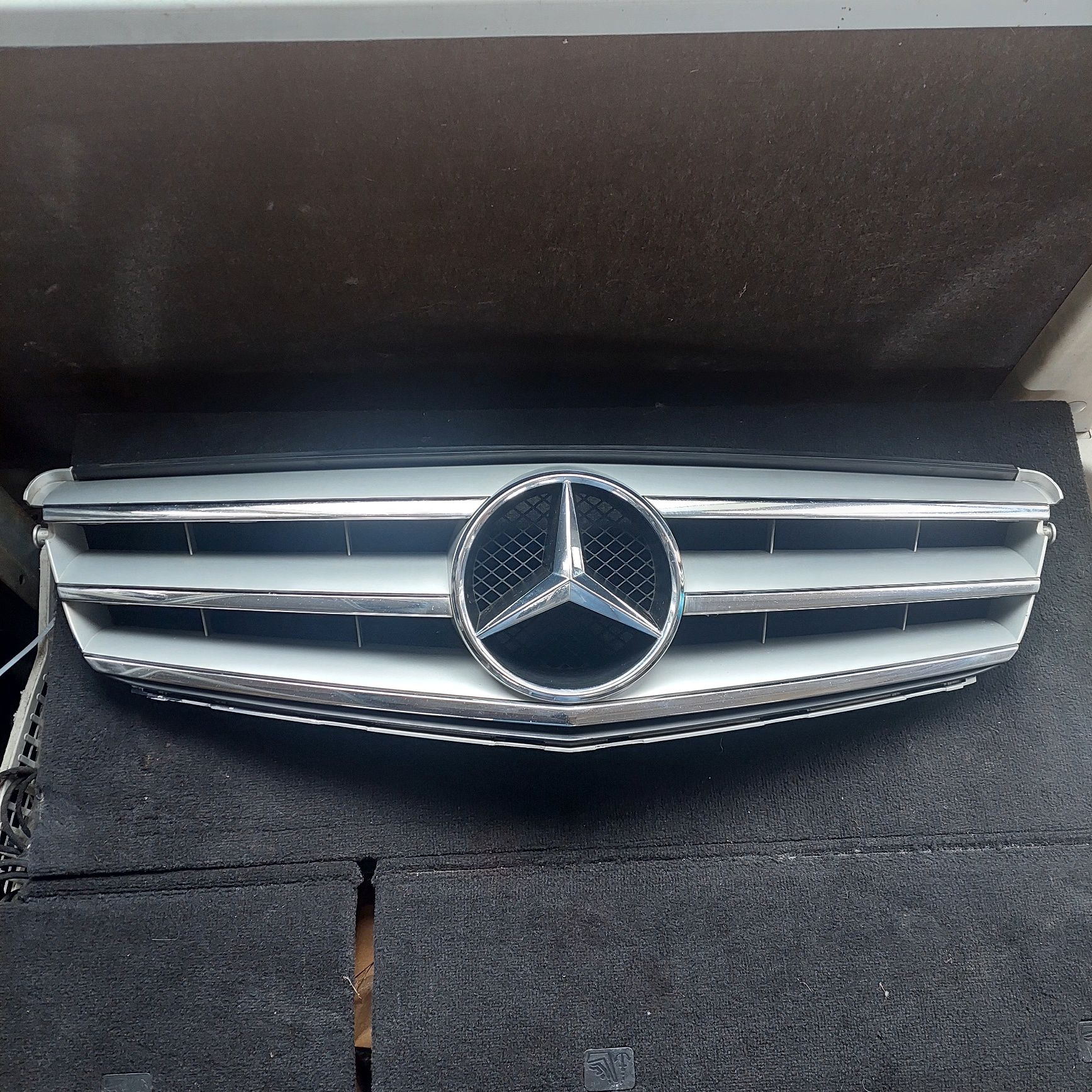 W204 предна решетка за Мерцедес Ц класа Авангард/ АМГ