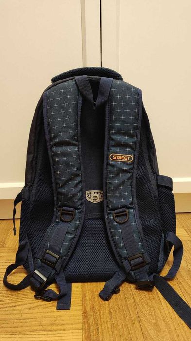 Ученическа раница в отлично състояние/голям капацитет/