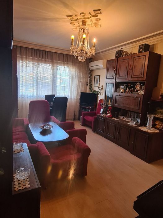 Саниран 2стаен преустроен на 3стаен в Любен Каравелов.