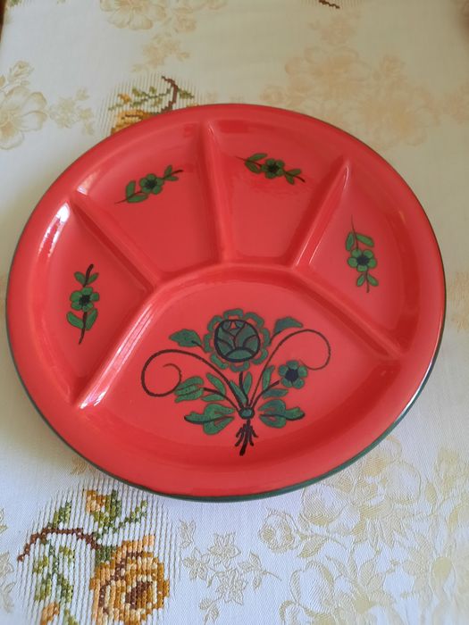 Minunata farfurie din ceramica rosie