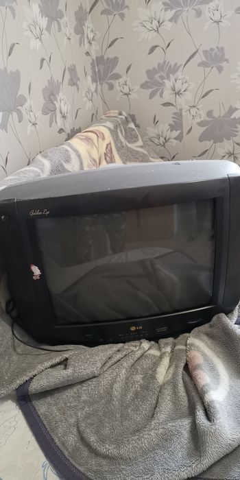 Телевизор Lgчерный, в отличном состоянии, не пользуемся. Можно подключ