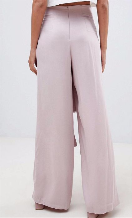 Pantaloni din colectia ASOS,noi cu eticheta