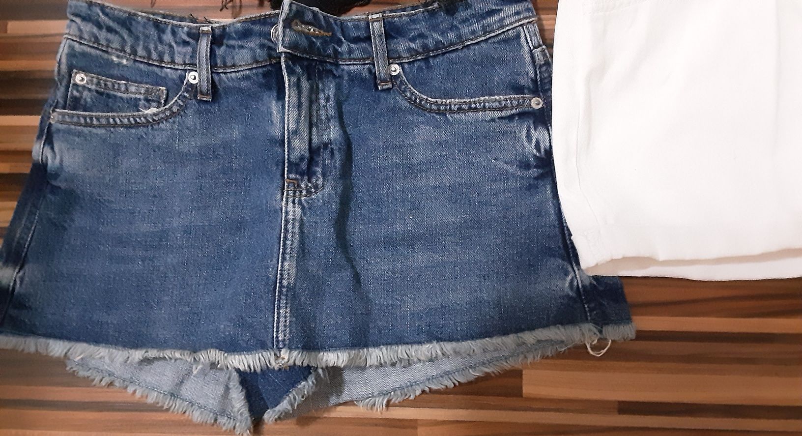 (XS) ЛОТ ZARA h&m WEEKDAY къси дънки и топ за 25лв