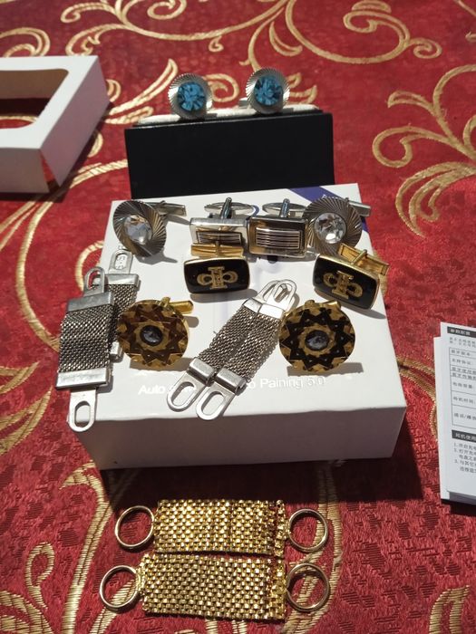 Запонки для рубашек разные