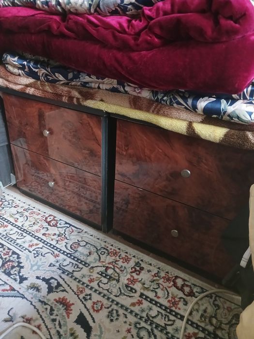 Продам тумбы лакированные