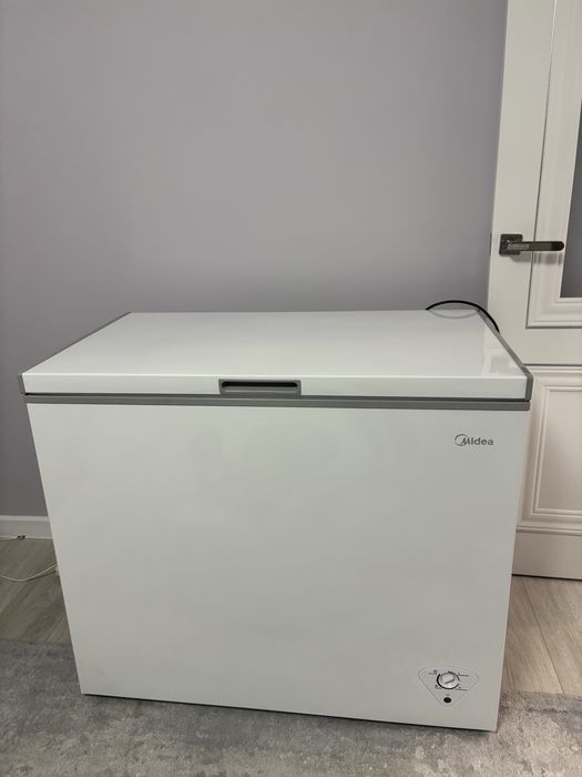 Продам морозильную камеру Midea