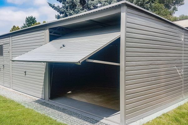 Garaj pe structura metalica din panouri sandwich