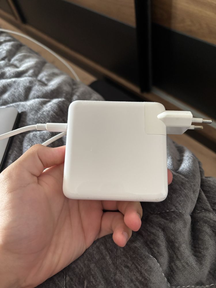 Macbook Air M1 16gb ram с 96W  оригинално мощно зарядно