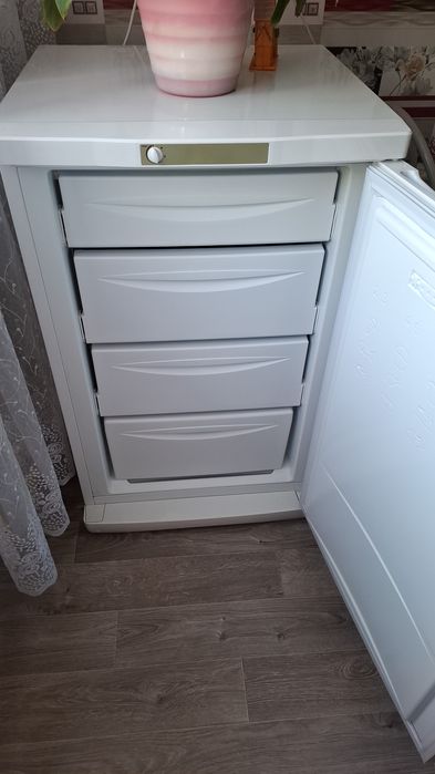 Морозильная камера INDESIT  SFR 100