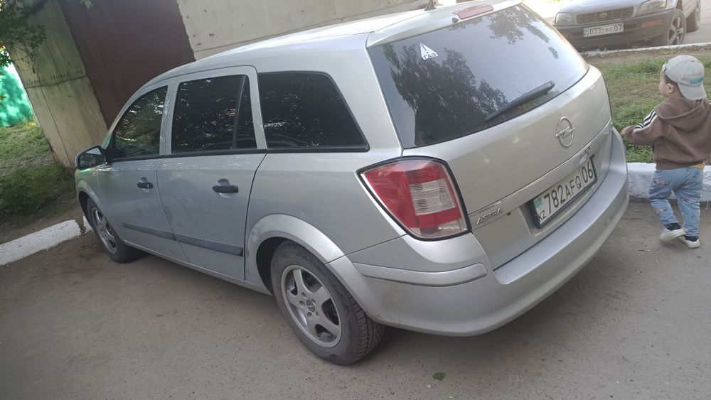 Машина Опель Астра жағдайы жақсы
