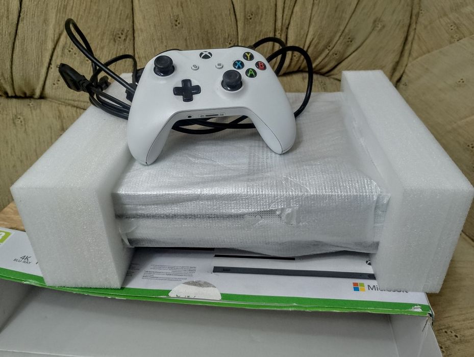 Xbox One S  1 TB