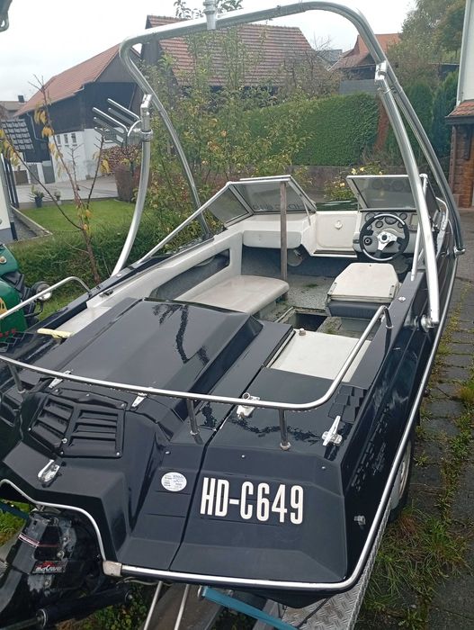Barca agrement motor onboard insotita de peridoc