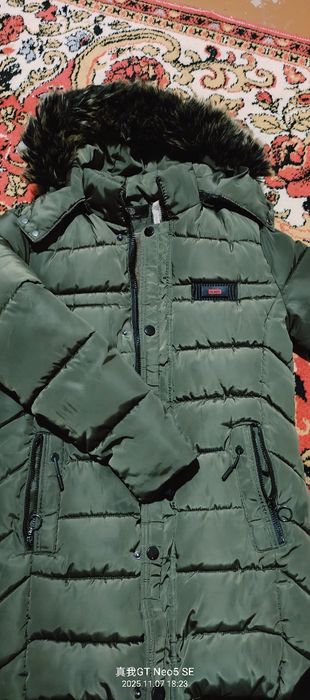 Bolalar kurtkasi sotiladi