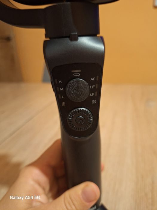 Stabilizator de imagine cu trepied Rollei