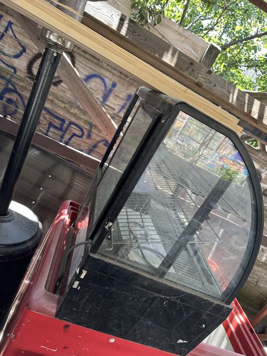 Vitrina rece pentru magazin cofetarie restaurant