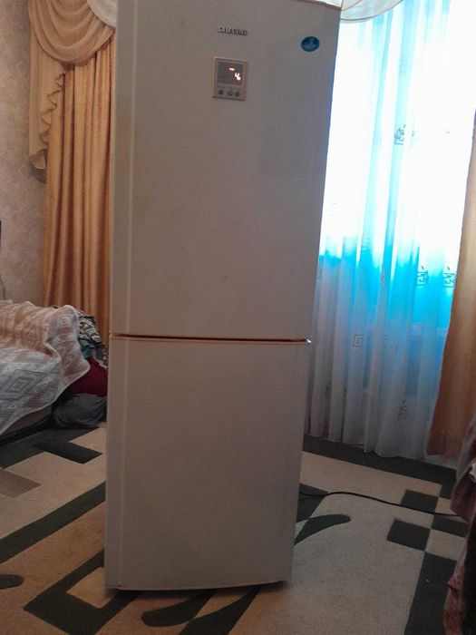 Продам Холодильник Samsung
