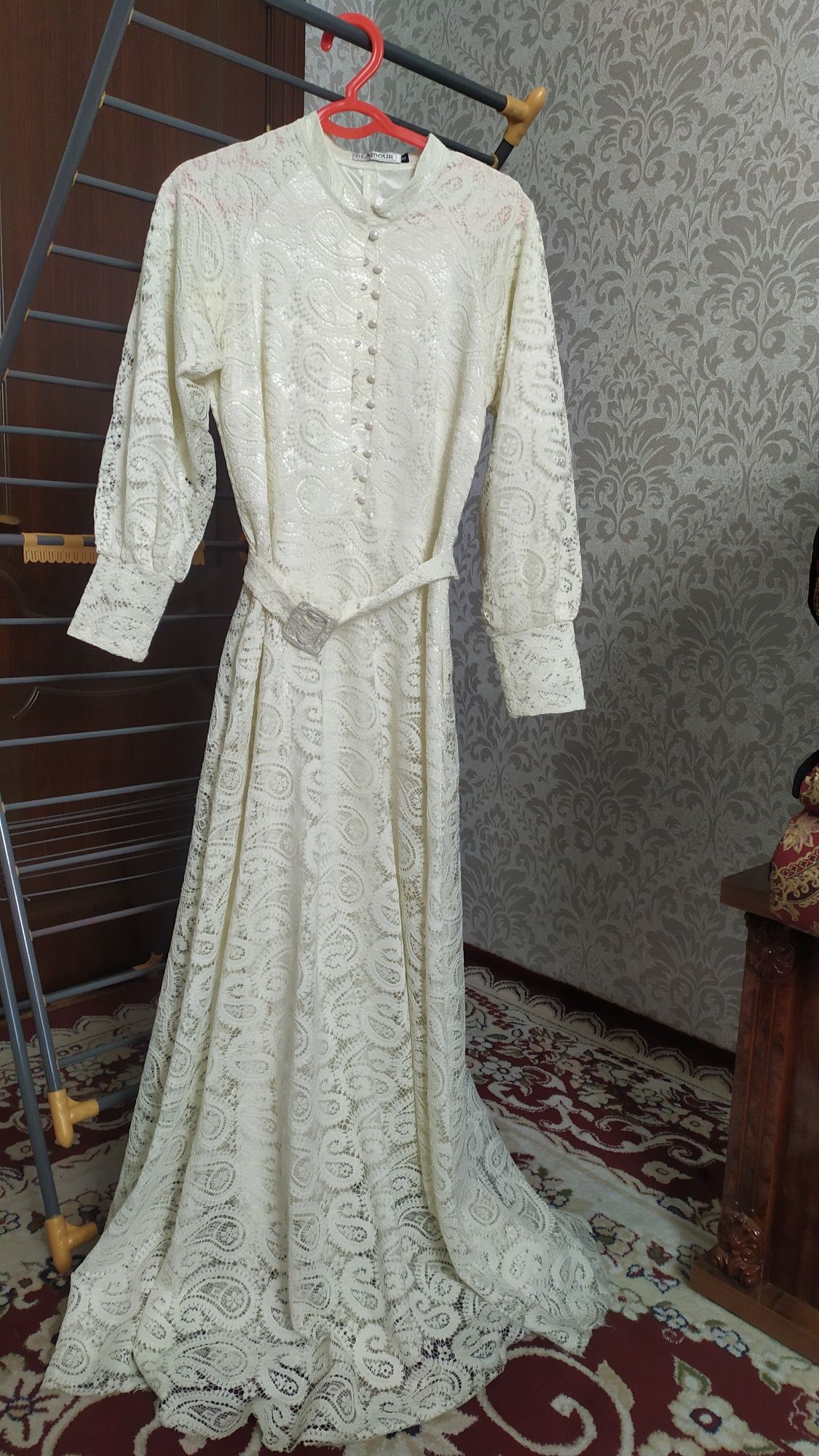 Rangi ayviriy 46-48 ga bemalol  keladi