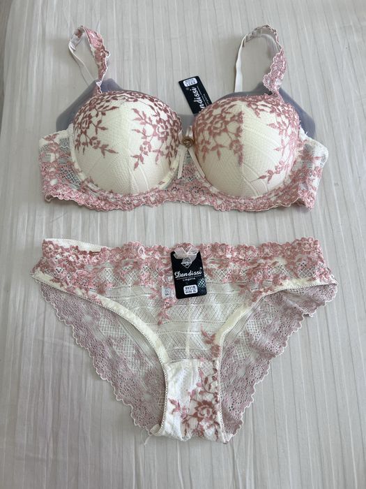 Компелект нижнего белья Новый