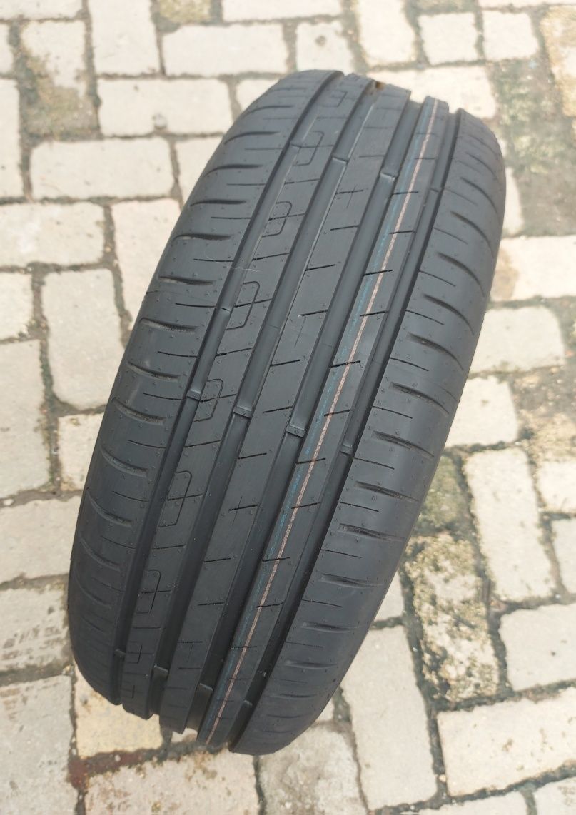 O bucată 215/55 R17 vară - una Goodyear Michelin Continental