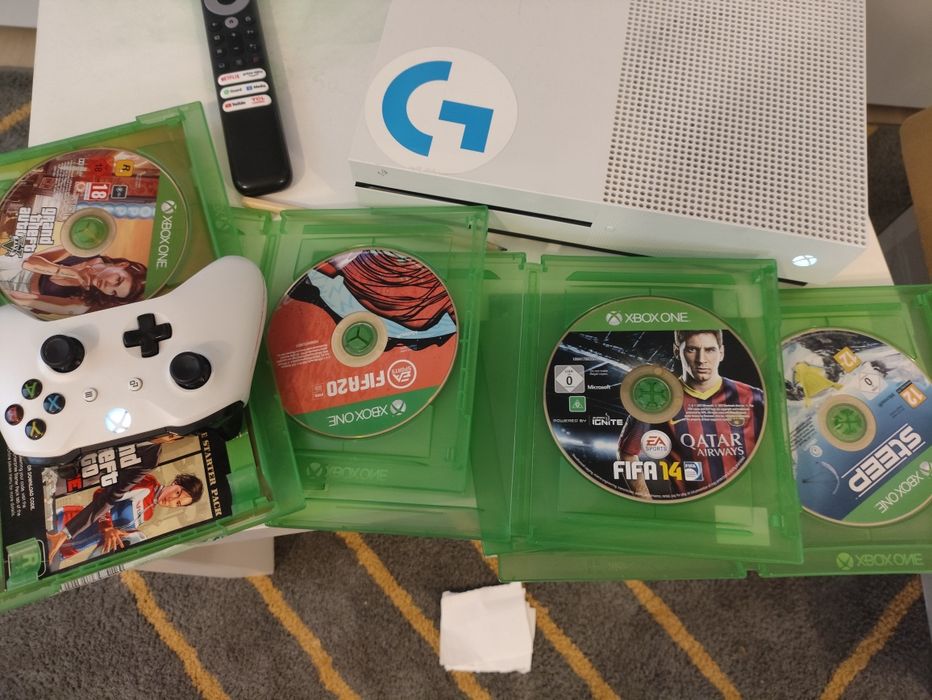 Vând Xbox one s 1tb 3k cu 4 jocuri GTA 5