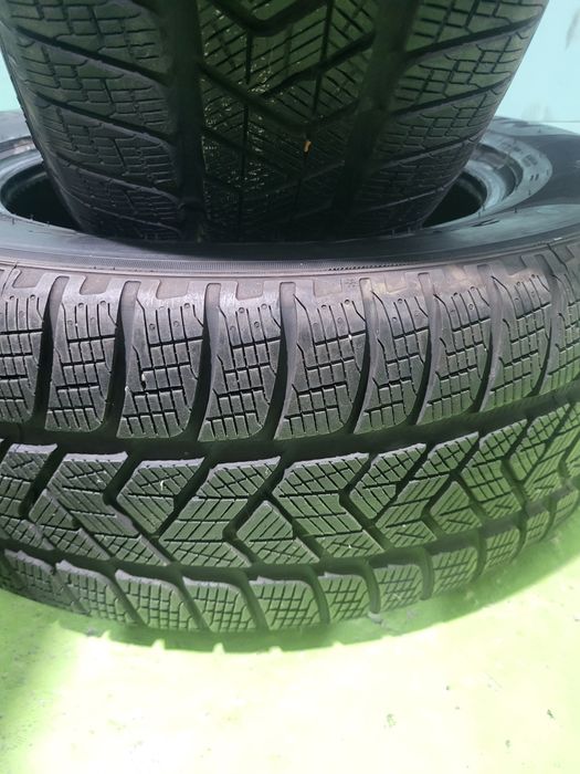 2 бр зимни 235/65/17 Pirelli