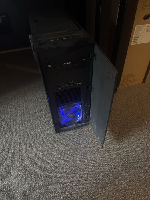 Компютът с монитор