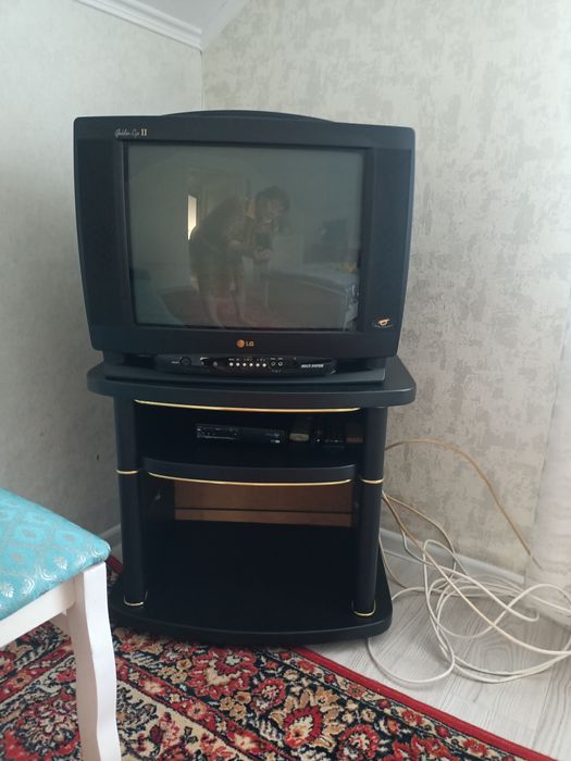 Продам телевизор срочно!