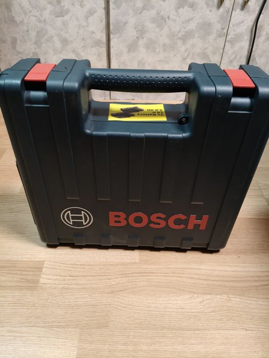 Mașină BOSCH 18V-50 găurit și infiletat