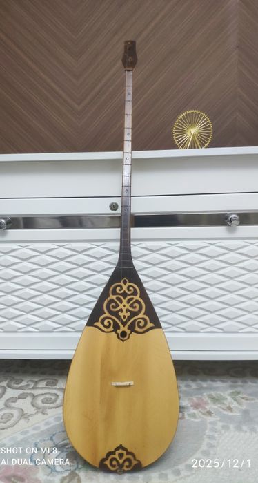 Домбыра в новом состояний продам срочно