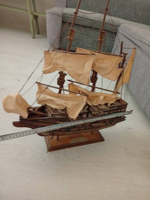 Корабль красивый.    длинна 55 см высота 62 смсм
