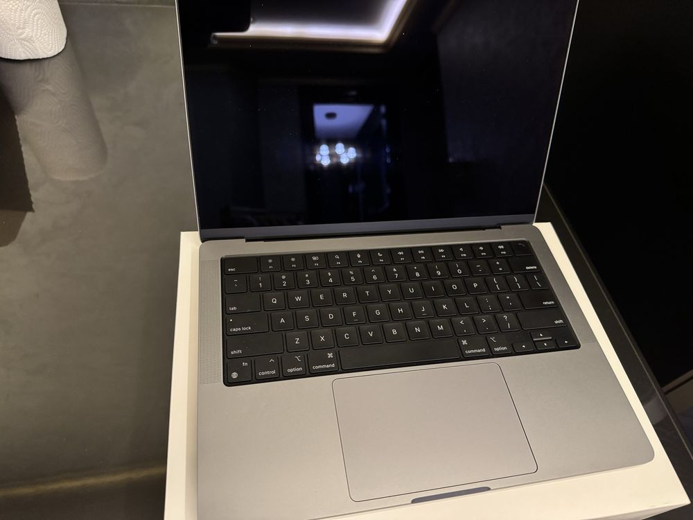 Macbook pro (M2 PRO chip)