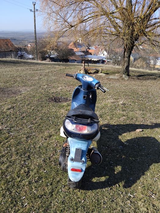 Vând 2 scutere bune sau schimb