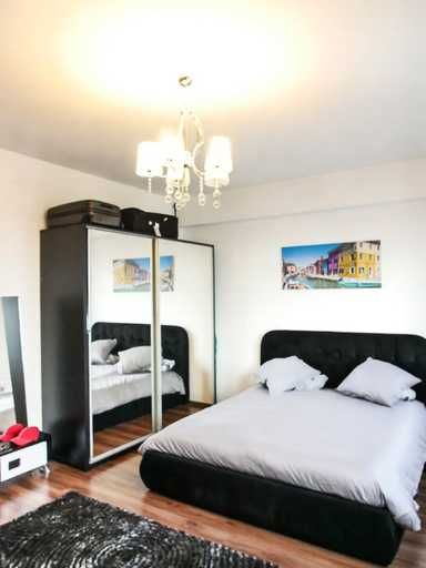Vand apartament 1 camera zona Palas Bloc nou