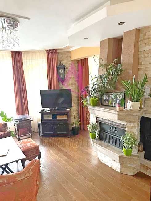 Чудесна Триетажна Къща! Истински Дом- кв. Виница