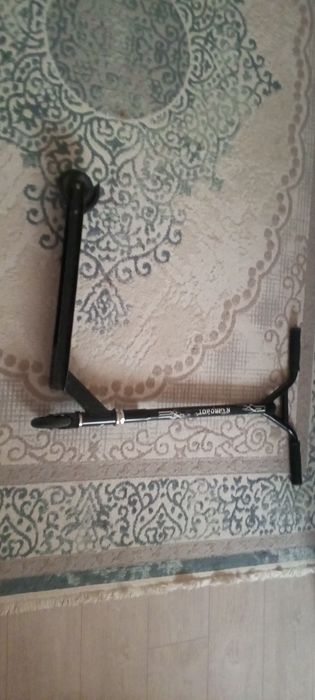Продам самокат черный
