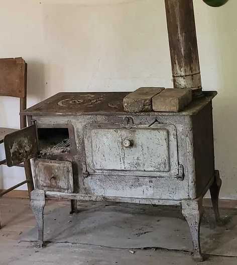 Стари чугунени печки на дърва