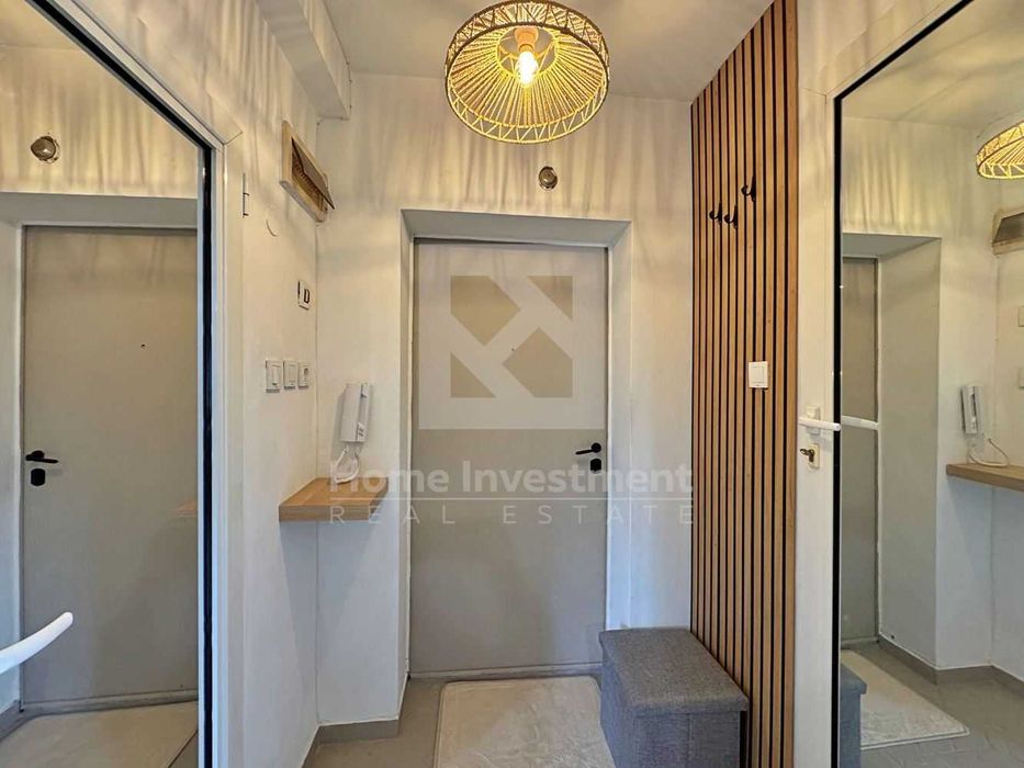 Тристаен апартамент на две нива в близост до Общината