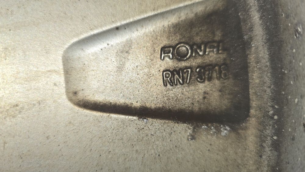 Зимни гуми 215 60 16" с оригинални джанти VW 5x112